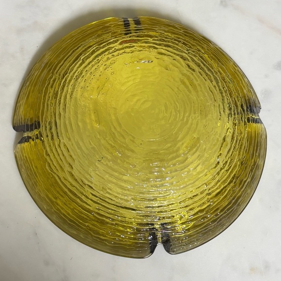 Vintage Anchor Hocking Soreno large yellow gold ashtray - Picture 6 of 9